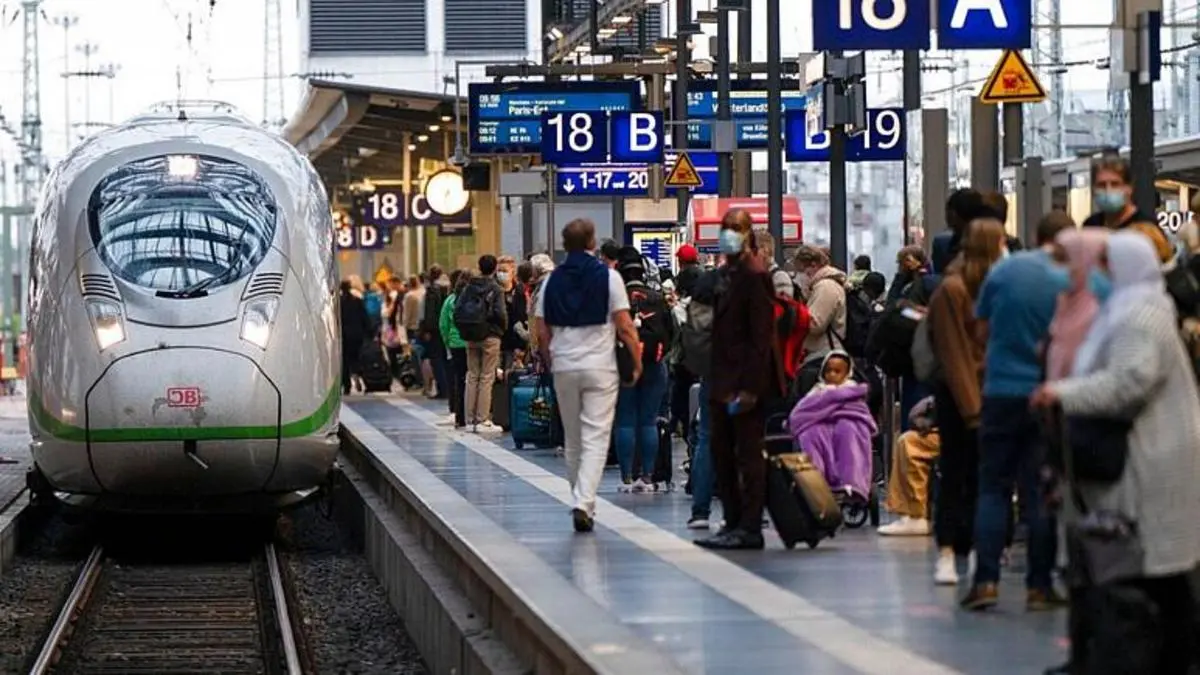 حبس طولانی مسافران قطار تهران–بندرعباس | توقف ۱۰ ساعته بدون خدمات و محدودیت‌های شدید