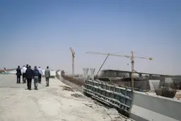 سقوط از پل به دلایل نامعلوم | قایقران ها جان دختر را نجات دادند + جزئیات