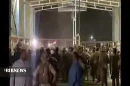 هجوم معترضان عراقی برای بازکردن گذرگاه مرزی شلمچه و خرید کالاهای ارزان+ویدئو 