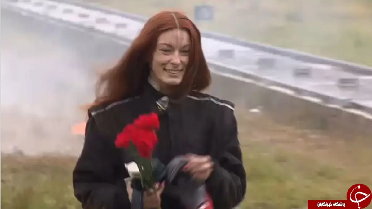 خونسردی عجیب زن روس هنگام عبور از میدان مین!