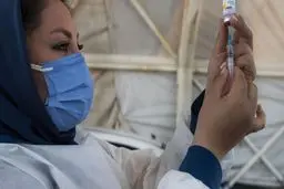 
واکسیناسیون کارکنان بانکی شاغل در شعب بیمارستانی