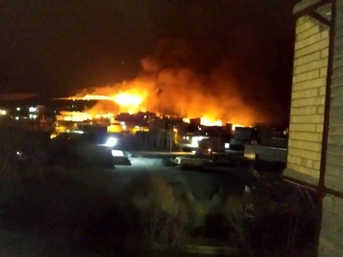 واژگونی تانکر حامل مازوت و انفجار شبکه گاز شهری در سنندج با یک کشته | آتش سوزی ادامه دارد 