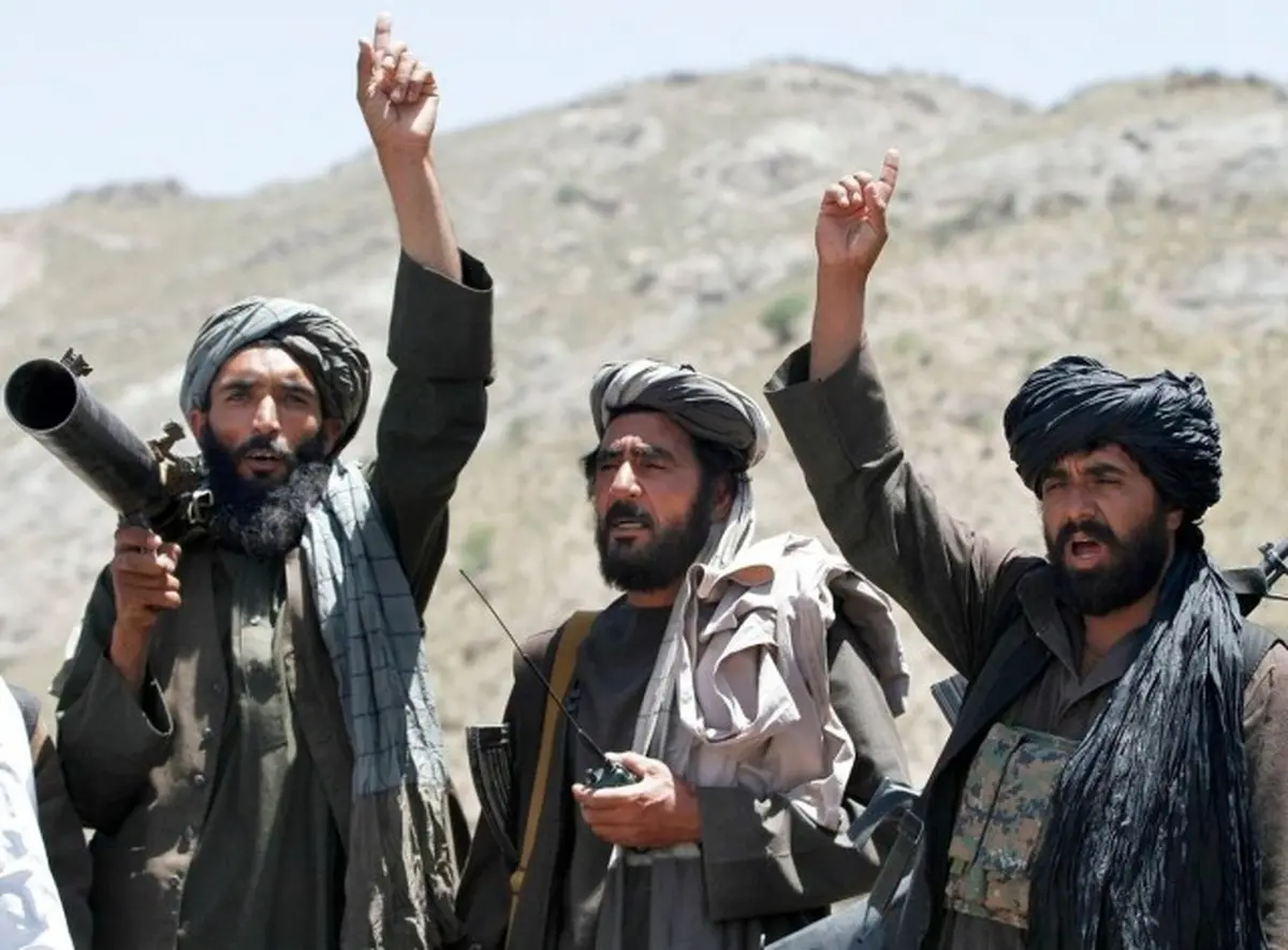 طالبان ۴ نفر را در هرات در ملاء عام به دار آویختند + عکس