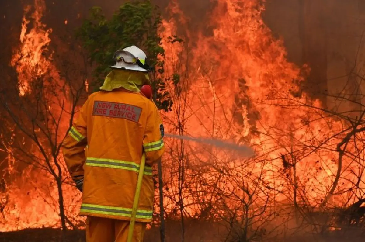 ویدئو: استرالیا در آتش؛ شعله‌های سرکش همچنان زبانه می‌کشد