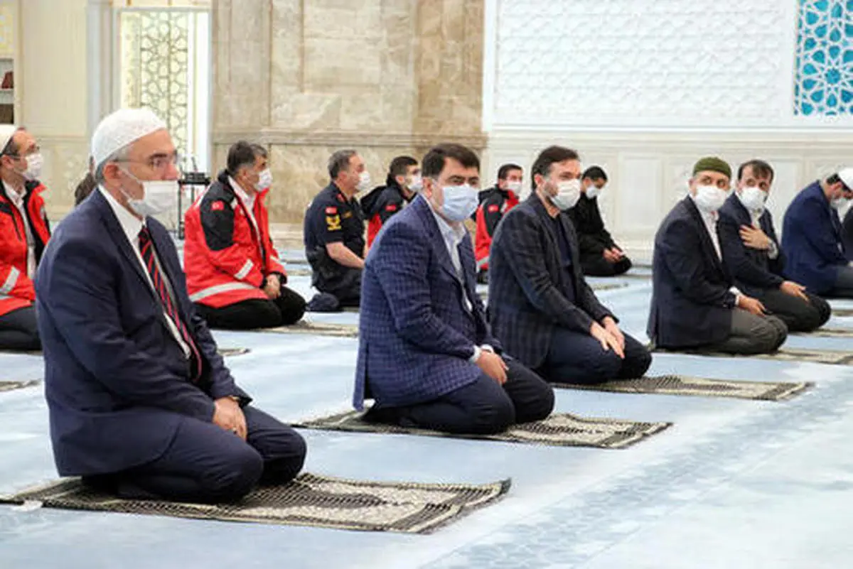  برگزاری مراسم نماز عید فطر در ترکیه 