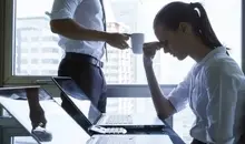 رهایی از استرس دیجیتال: ۵ راهبرد کاربردی برای بازپس‌گیری آرامش در عصر اتصال دائمی
