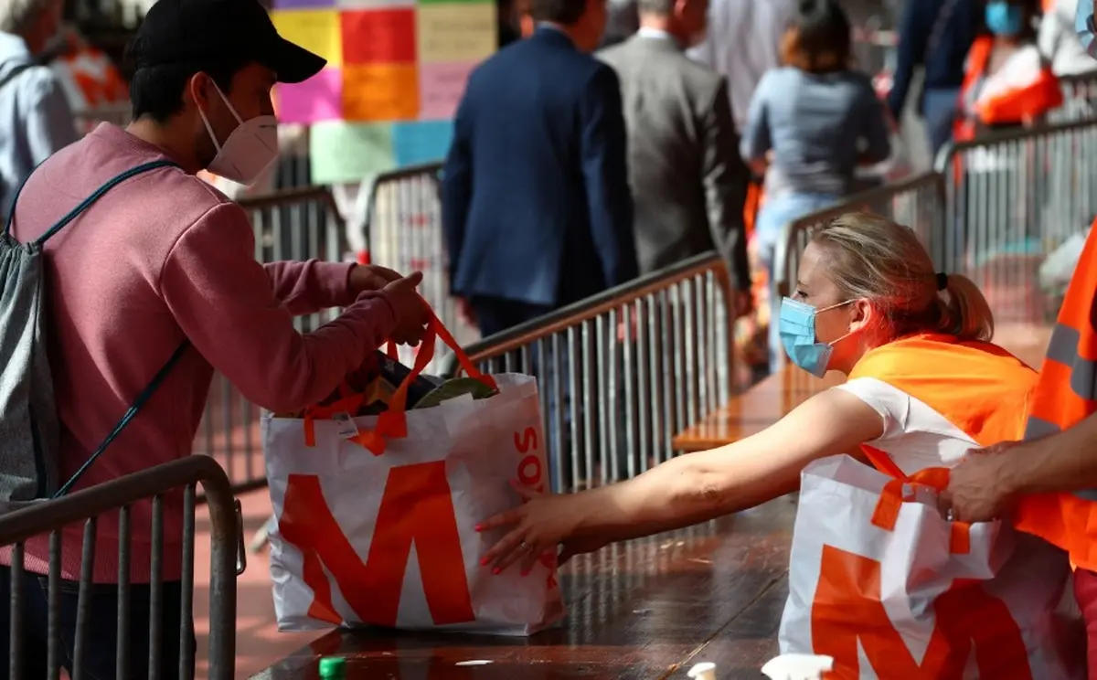  صف‌های طولانی غذای مجانی دریکی از گرانترین شهرهای جهان