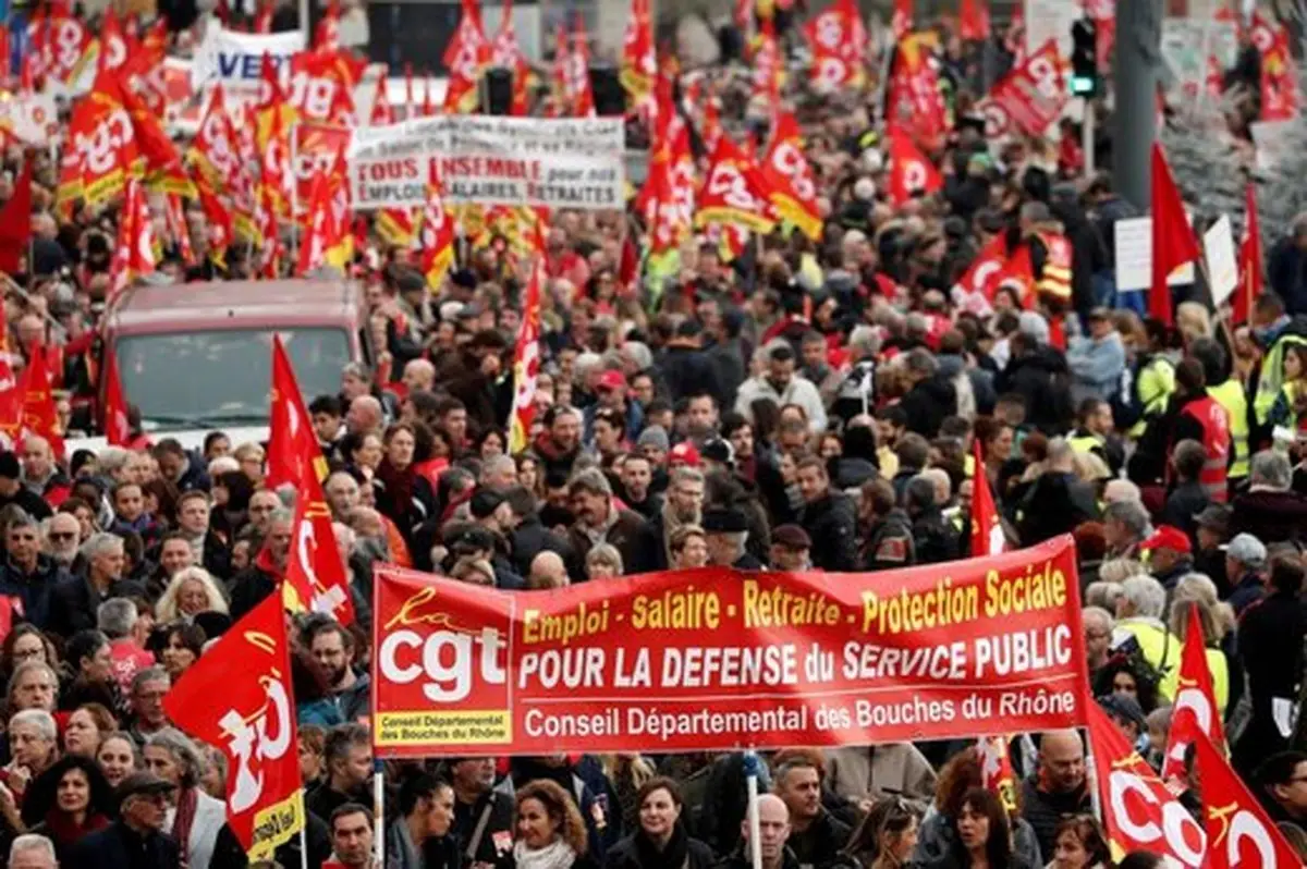 خیابان‌های پاریس صحنه درگیری و اعتصاب