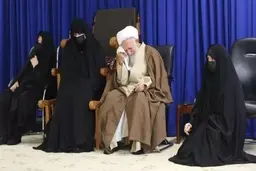 گریه آیت‌الله جوادی آملی برای درگذشت همسرش