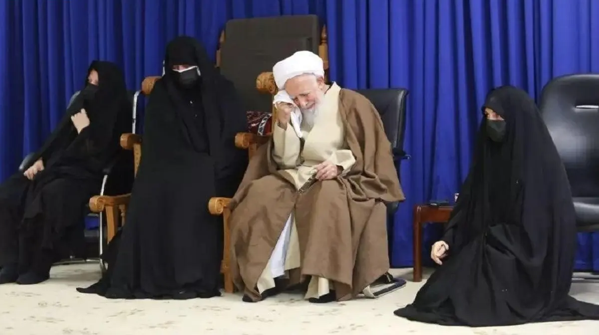 گریه آیت‌الله جوادی آملی برای درگذشت همسرش