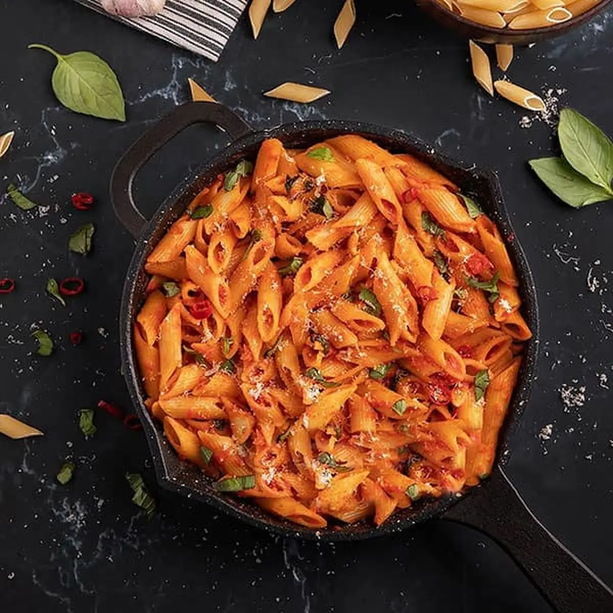 پاستا گوجه و ریحان یه غذای سریع و خاص برای لحظات خاص شما! | طرز تهیه  پاستا گوجه و ریحون +ویدیو 
