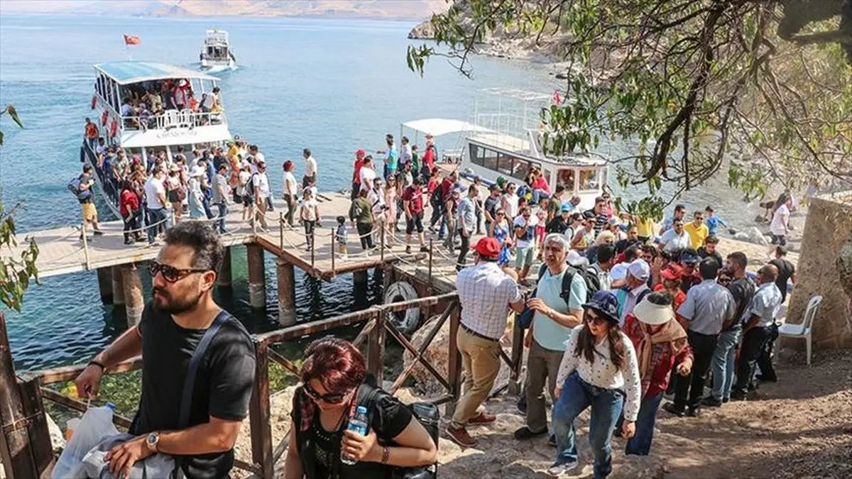 سفر حدود 13 هزار گردشگر ایرانی در تعطیلات عید فطر به وان ترکیه