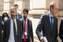 
یک دیپلمات آمریکایی می گوید واشنگتن آماده است به سرعت مذاکرات احیای برجام را به نتیجه رسانده و ورق را برگرداند