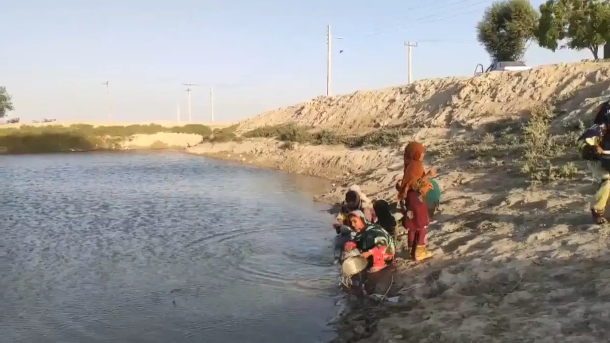 تامین آب آشامیدنی روستاهای سیستان و بلوچستان از هوتک +فیلم 