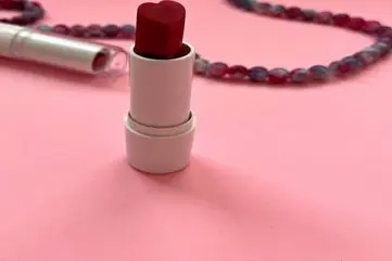 آموزش ساخت بالم لب طبیعی چغندر | جوان‌ساز پوست و مرطوب‌کننده عمیق +ویدئو