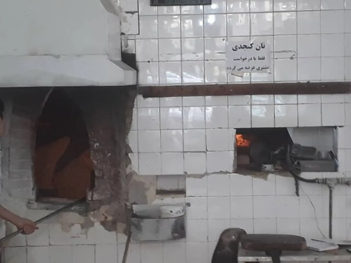 "نان کنجدی فقط با درخواست مشتری عرضه می‌گردد"
