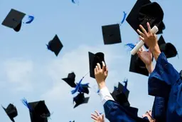 تنها با 60 میلیون تومان مدرک دکترا بگیرید! | خرید و فروش مدارک با استعلام رسمی؟!