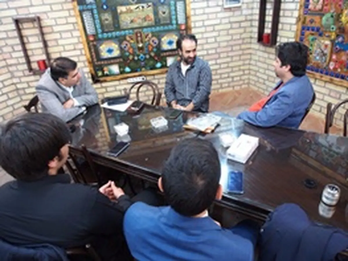 رضا امیرخانی: اچ‌آی‌وی گرفته‌ایم فکر می‌کنیم پی‎اچ‎دی داریم