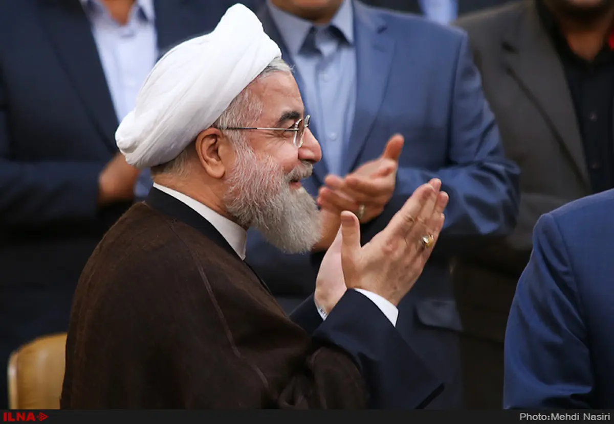 اهدای تندیس نشان مسئولیت اجتماعی ایران به محک با حضور رئیس جمهور