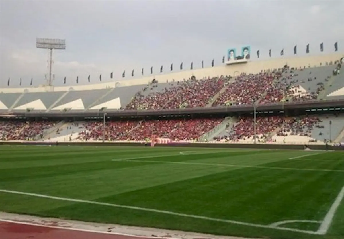 حضور زودهنگام هواداران پرسپولیس در ورزشگاه آزادی در هوای سرد