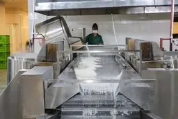 پخت برنج در حرم حضرت معصومه بدون دخالت دست با پخت و آبکشی مکانیزه