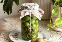 ترشی گوجه سبز رو امتحان کردی؟ | ترد و ترش، طعمی که عاشقش می‌شوید! +ویدئو