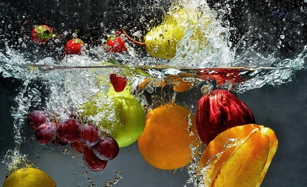  شستن میوه ها با یک ترفند ساده و فوری+عکس