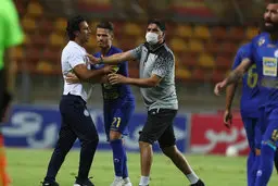 انتقاد از فرهاد مجیدی به خاطر یک تعویض