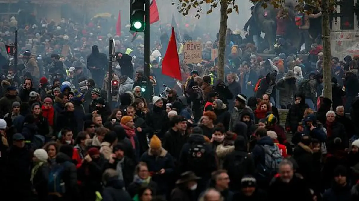 پاریس در اغما؛ روز دوم اعتصابات سراسری فرانسه