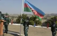 اهتزار پرچم آذربایجان در پاسگاه‌های آزاد شده در مرز با ایران +عکس