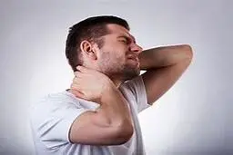 اشتباهات رایج در درمان گردن درد | گردن درد رو با این ترفند ساده درمان کن +ویدئو