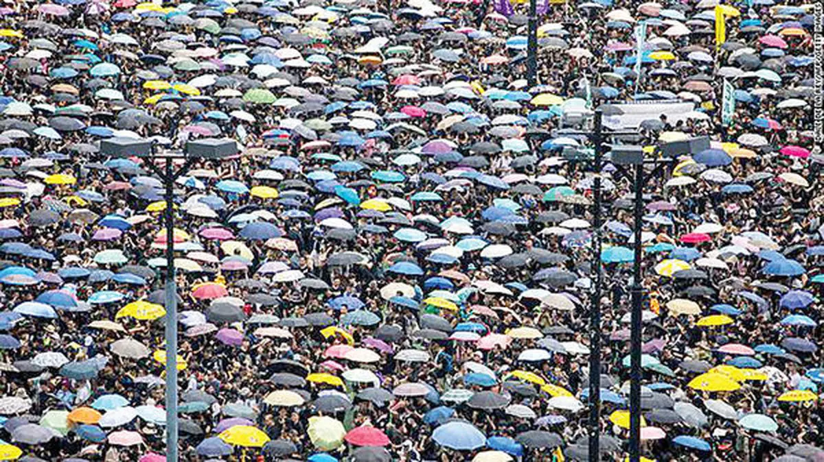 راهپیمایی ۲ میلیون نفری در هنگ‌کنگ