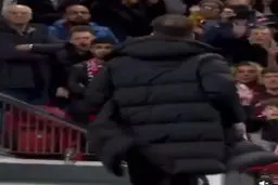 حمله عجیب هواداران منچستریونایتد به سیمئونه+ویدئو