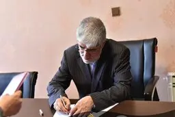 انتقاد تند علی مطهری ازآقای کدخدایی :بهتر است از ملت به خاطر ضربه زدن به نظام عذرخواهی کنید.