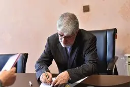 انتقاد تند علی مطهری ازآقای کدخدایی :بهتر است از ملت به خاطر ضربه زدن به نظام عذرخواهی کنید.