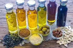 اگه ریزش مو اذیتت می‌کنه ببین! | معرفی بهترین روغن های گیاهی برای درمان ریزش مو