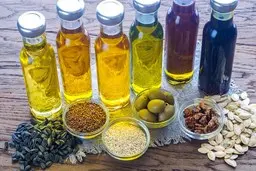 اگه ریزش مو اذیتت می‌کنه ببین! | معرفی بهترین روغن های گیاهی برای درمان ریزش مو