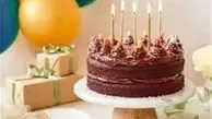 آتش گرفتن موهای یک خانم توسط شمع روی کیک تولدش!+ویدئو 