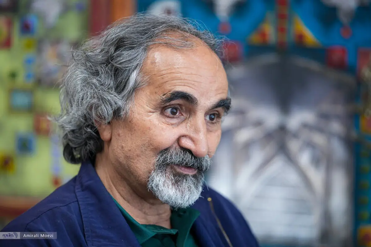 آزاد ارمکی: جامعه میخواهد مدرن زندگی کند و در این مسیر هرچه را لازم باشد از سر راه برمیدارد؛ سالها پیش با ممنوعیت ویدئو مقابله کرد، بعدا با ماهواره