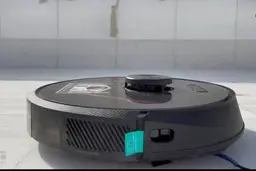 بام خانه خدا پاکیزه شد | غبارروبی بام خانه خدا با جاروبرقی هوشمند +ویدئو