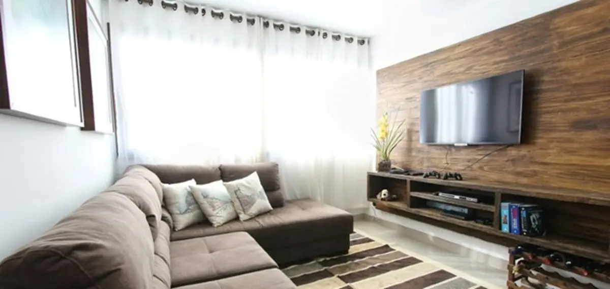 کدام نوع از تلویزیون ها برای اتاقی با نور زیاد مناسب است؟