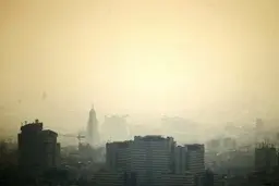 اطلاعیه سازمان محیط زیست درباره آلودگی هوای تهران در پی حملات اخیر: شهروندان تا حد امکان از حضور غیر ضروری در فضای باز خودداری کرده و در منازل خود بمانند