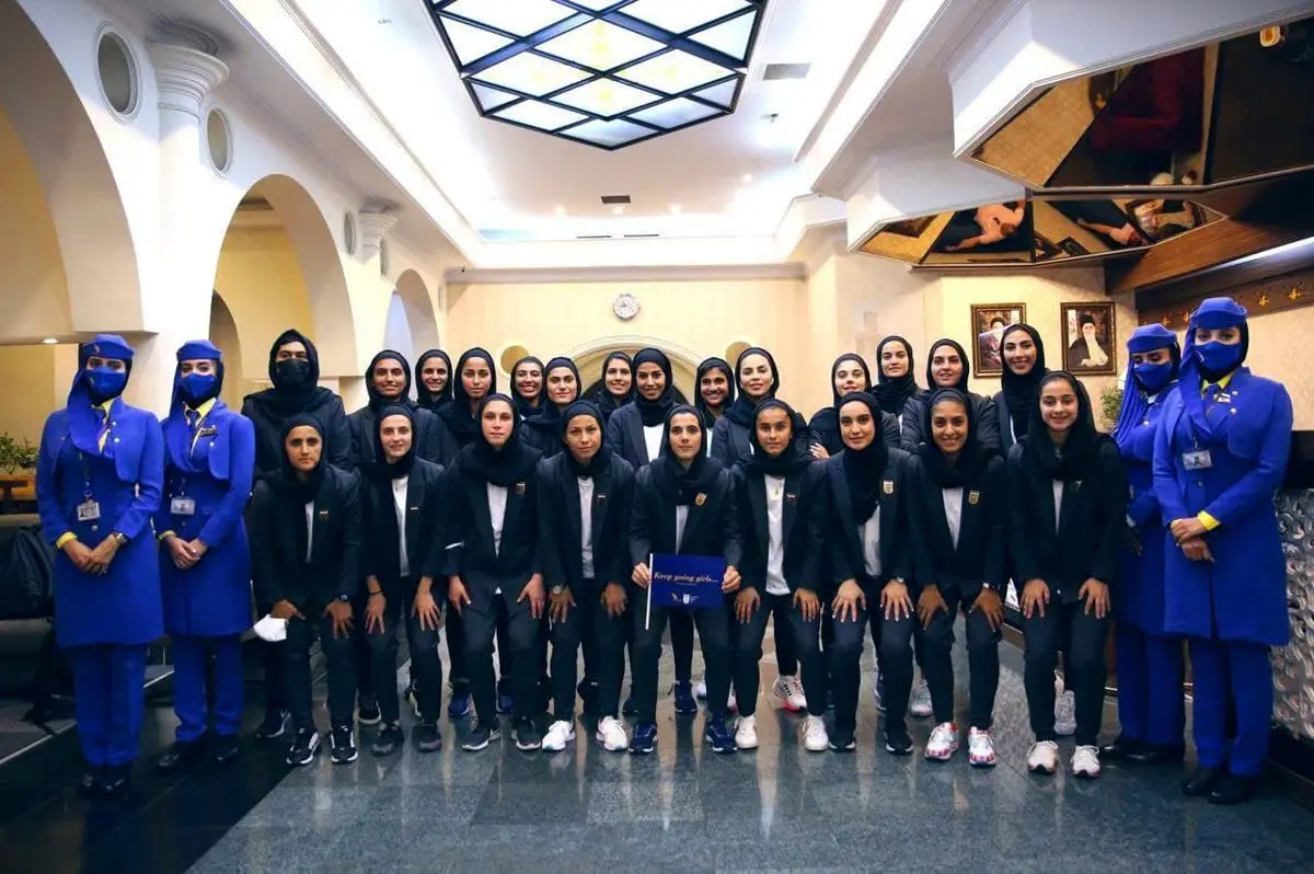 لباس تیم ملی فوتبال زنان نامتعارف است؟ لطفا سری به جامعه بزنید!