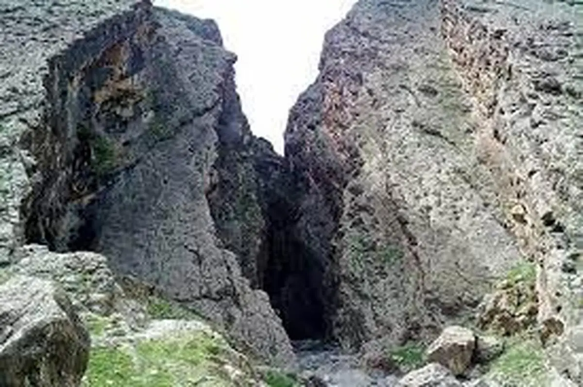 
سقوط  وحشتناک یک گردشگر در تنگه بهرام +فیلم
