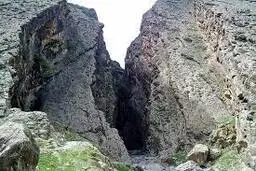 
سقوط  وحشتناک یک گردشگر در تنگه بهرام +فیلم
