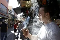 چگونه سیگار سنتی بر ذهن و روان تأثیر می‌گذارد؟