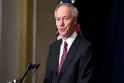 فرماندار آرکانزاس آمریکا: طرفدران ترامپ از تزریق واکسن کرونا پرهیز می‌کنند