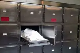 زندگی با جسد پدر و مادر به دلیل حقوق بازنشستگی | زندگی عجیب و وحشتناک 