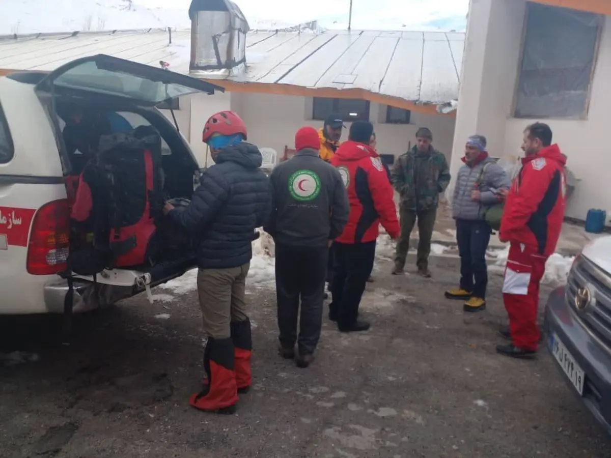   ۹ نفر از کوهنوردان گرفتار در ارتفاعات دیزین نجات یافتند 