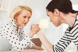 با این سیاست ها در دل مادر شوهر جا باز کنید ! | اولویت من خانواده ام هستند
